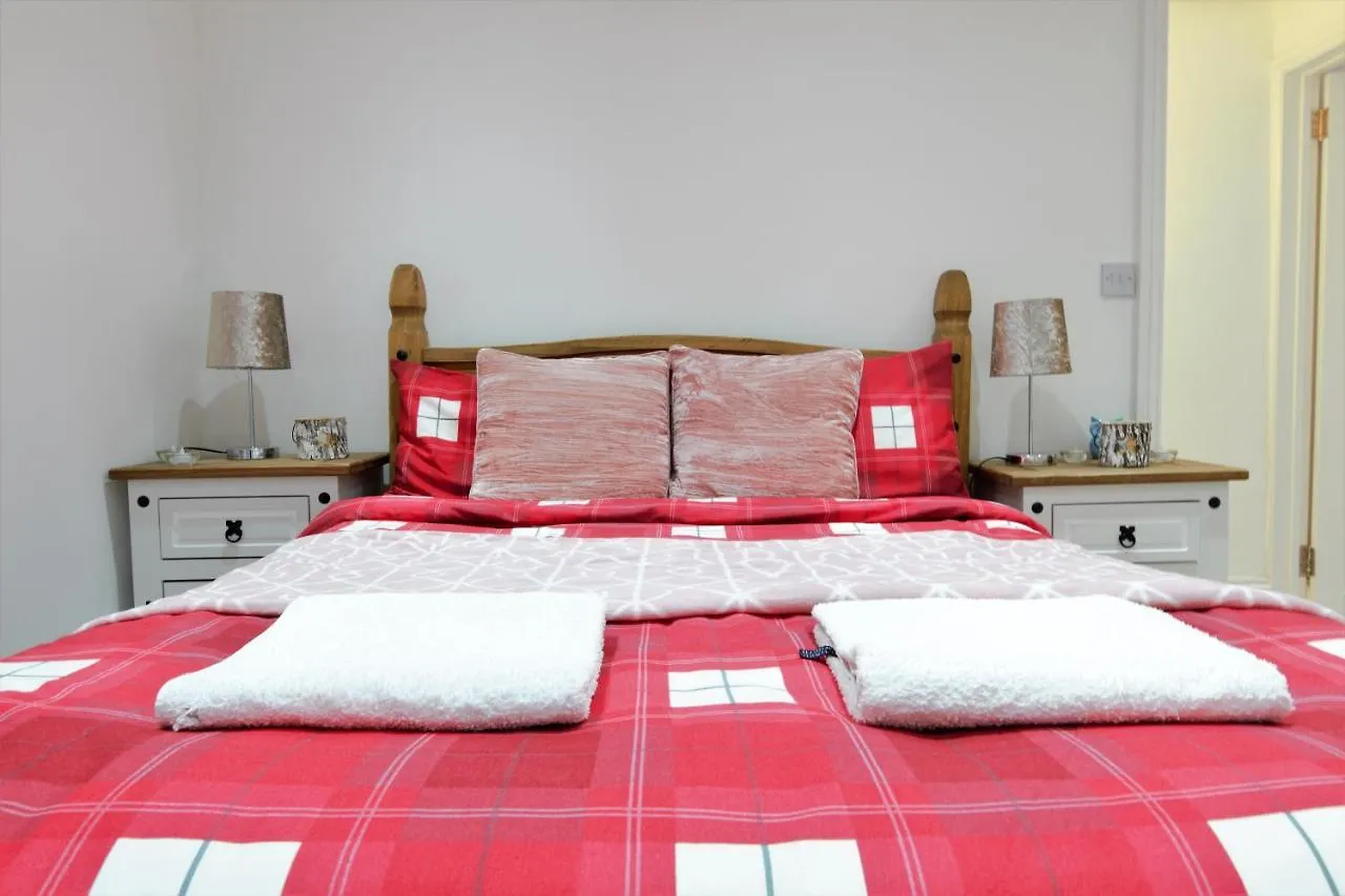 Newly Refurbished 2 Bedroom Apartment In The Heart Of Greenwich London