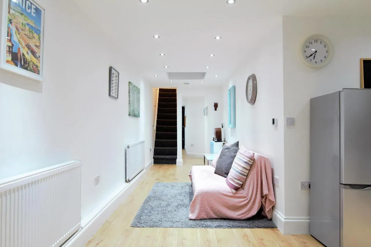 Newly Refurbished 2 Bedroom Apartment In The Heart Of Greenwich London United Kingdom