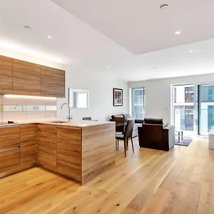 Riverside Minutes From Elizabeth Line London